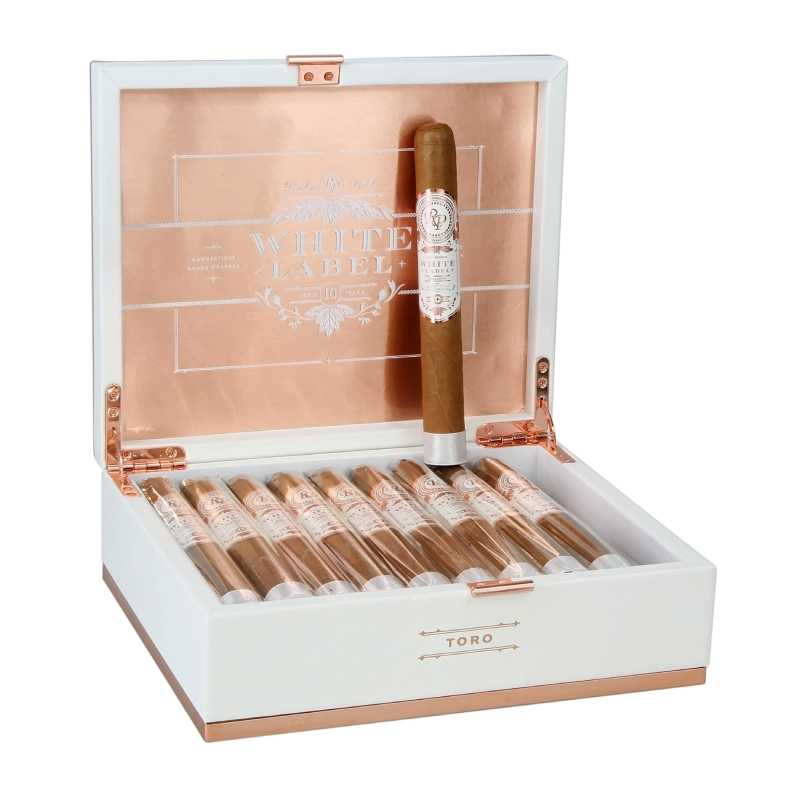 RP WHITE LABEL TORO (6 1/2X52) BOX OF 20